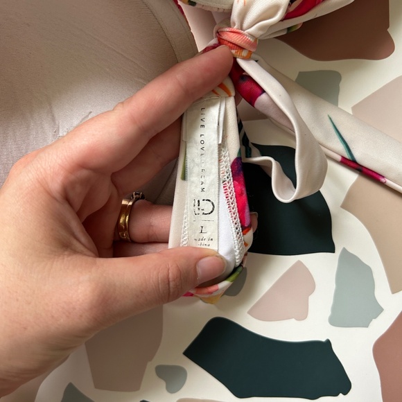 LIVE LOVE DREAM Aeropostale Swim Push Up Floral Bikini Top - Picture 3 of 3